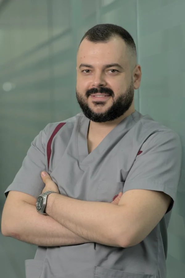 Dr. Calinescu Adrian medic stomatolog Clinica Dentara Victoria